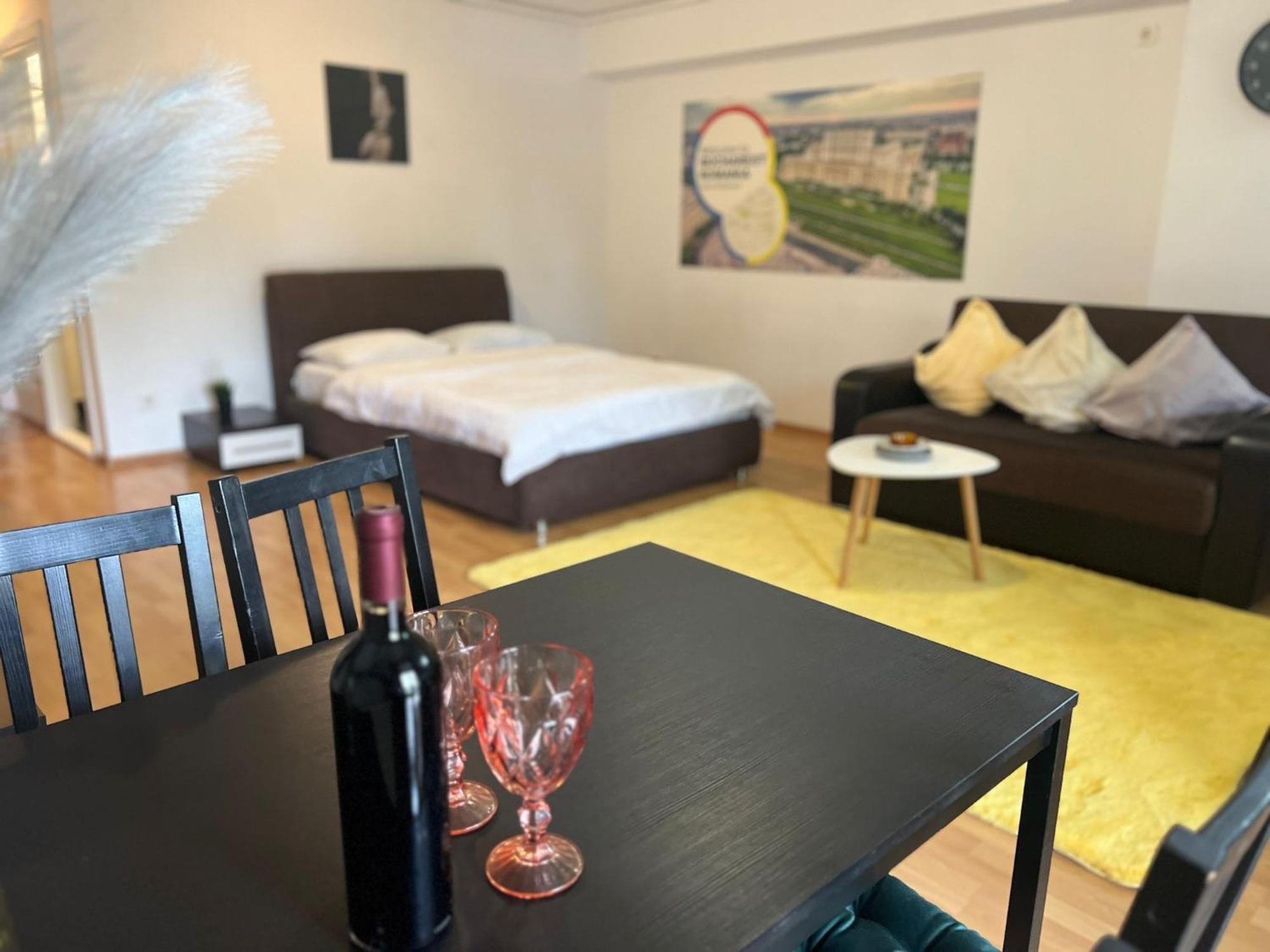 Tranzzit Airport Apartament โอโตเปนี ภายนอก รูปภาพ