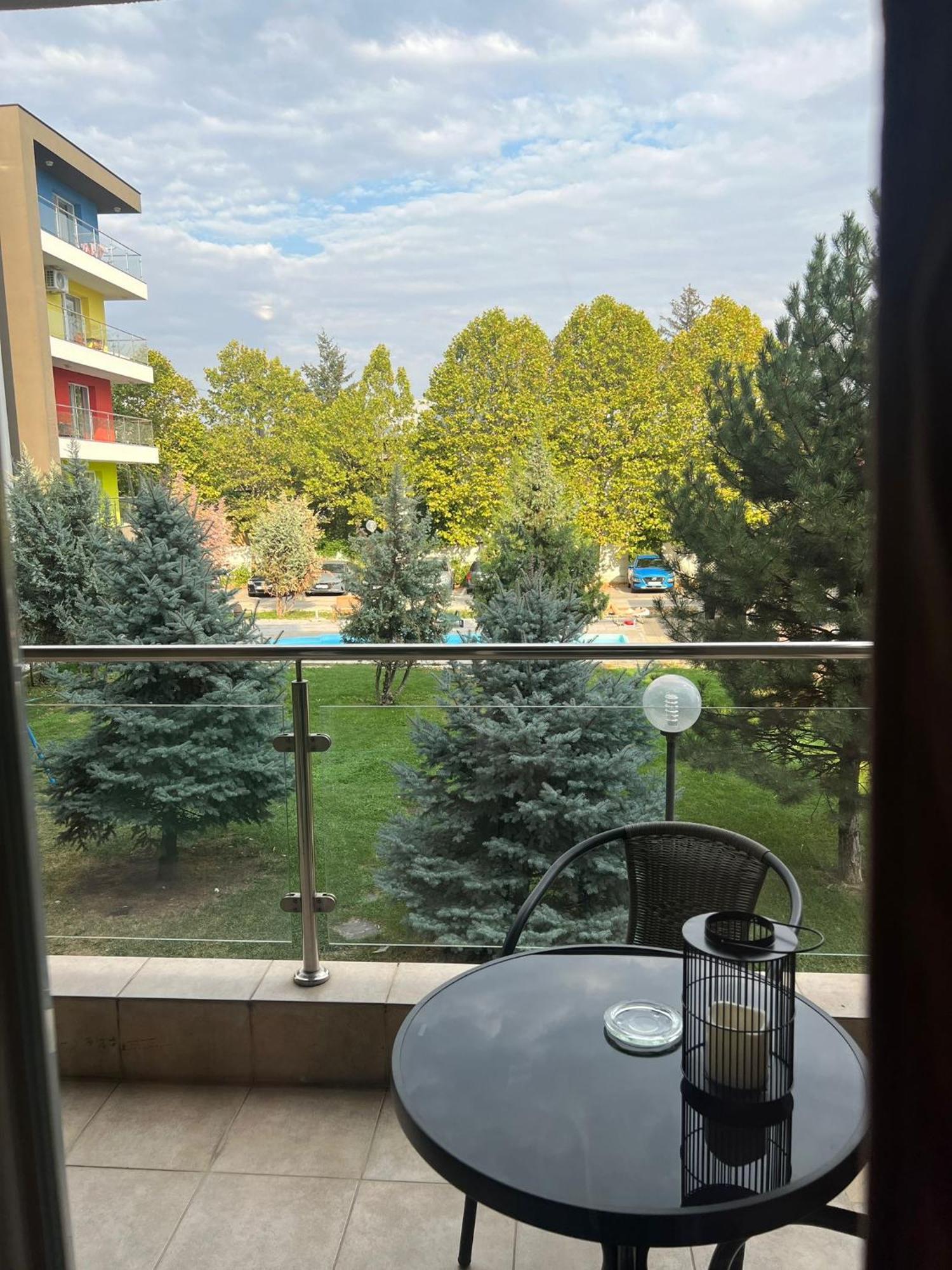 Tranzzit Airport Apartament โอโตเปนี ภายนอก รูปภาพ